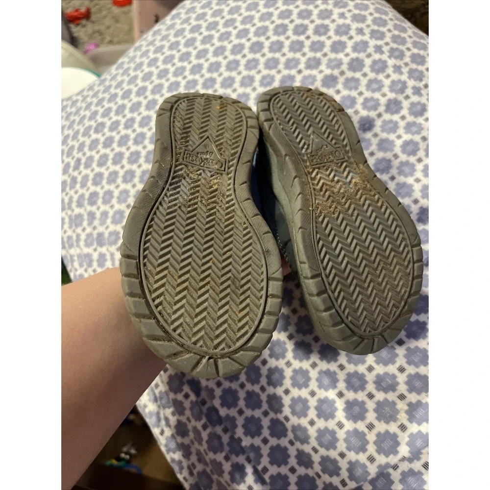 OshKosh B'gosh Water Hiking Shoes Size 8 Sandals Waterproof Slip On Toddler